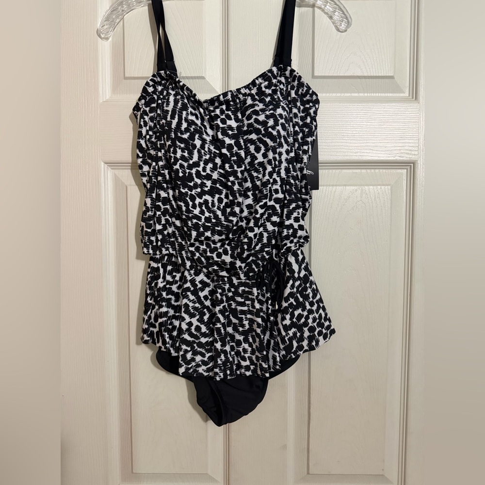 Black and White Printed Tankini Swimsuit Top